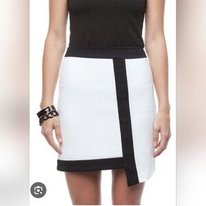 Elliatt Skirt Small Black White
